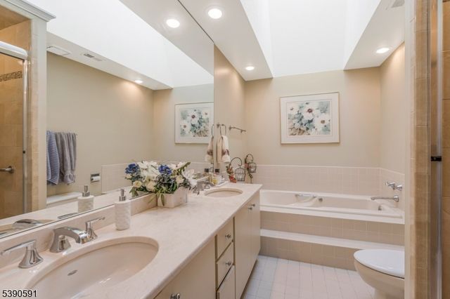 15 Dexter Dr N, Bernards Twp., NJ 07920