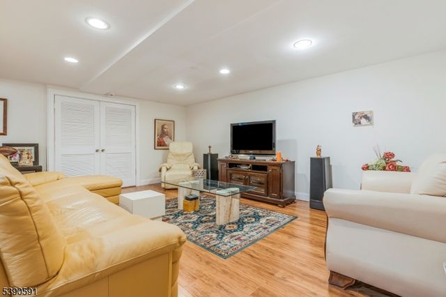 15 Dexter Dr N, Bernards Twp., NJ 07920