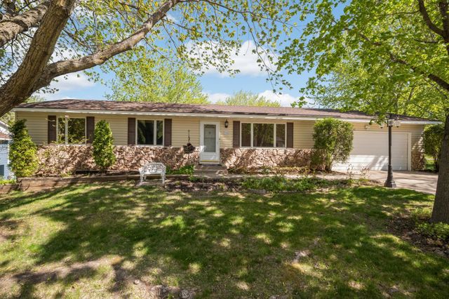 19055 Jordan Trail, Lakeville, MN 55044