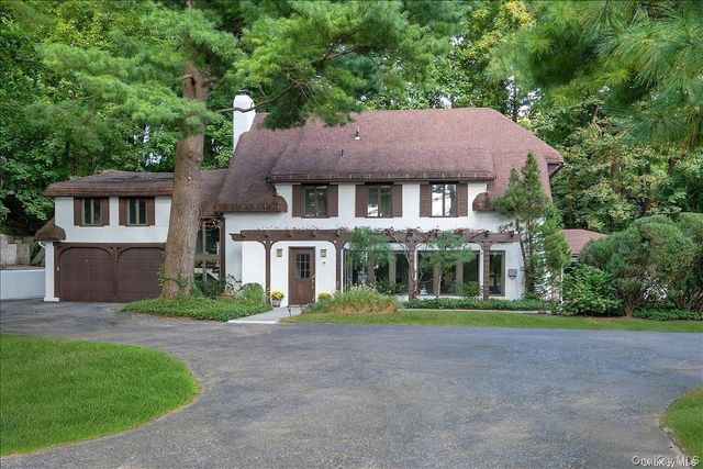 10 Plum Beach Point Road, Sands Point, NY 11050