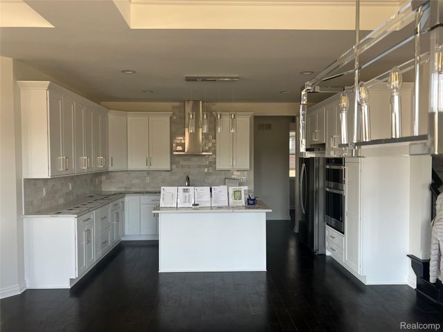 47443 Verona Ct, Plymouth Charter Township, MI 48170