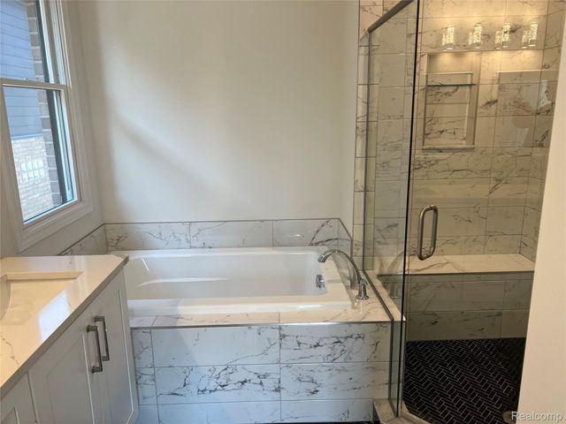 47443 Verona Ct, Plymouth Charter Township, MI 48170