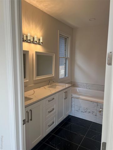 47443 Verona Ct, Plymouth Charter Township, MI 48170