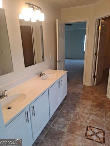 965 S trotters farm Road, Fairburn, GA 30213
