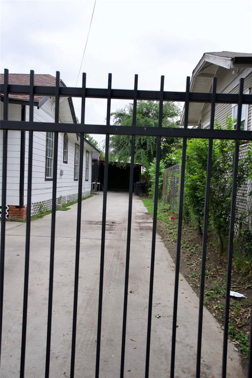 6741 Avenue E, Houston, TX 77011