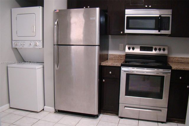 2451 NW 56th Ave 1-106, Lauderhill, FL 33313