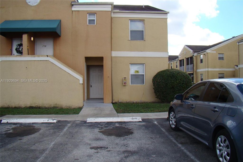 2451 NW 56th Ave 1-106, Lauderhill, FL 33313