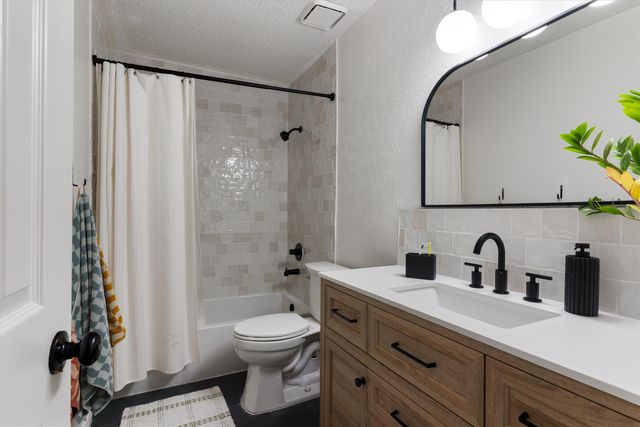 7518 Bayview Drive, Rowlett, TX 75088