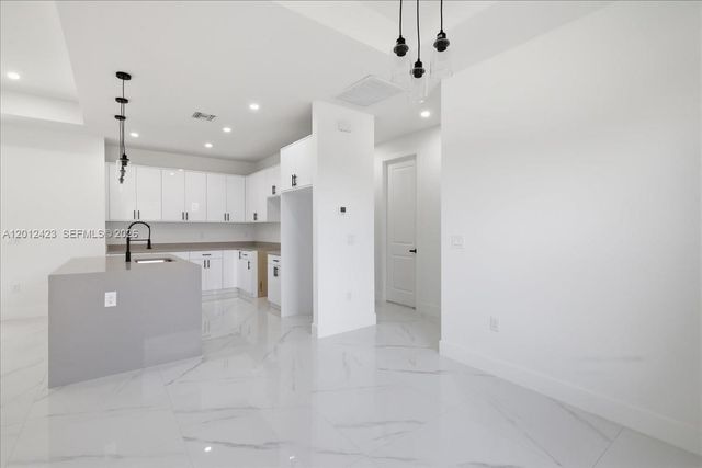 1032 CANDLELIGHT DR, Other City - In The State Of Florida, FL 33974