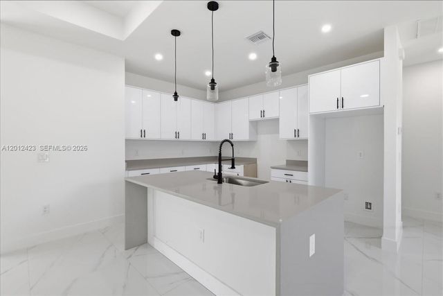1032 CANDLELIGHT DR, Other City - In The State Of Florida, FL 33974