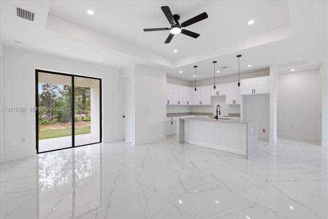 1032 CANDLELIGHT DR, Other City - In The State Of Florida, FL 33974