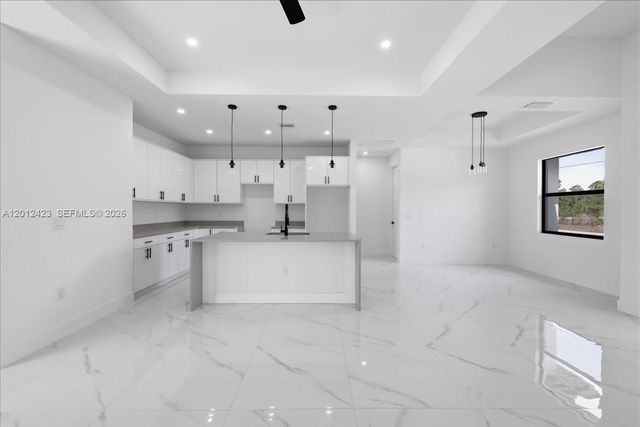1032 CANDLELIGHT DR, Other City - In The State Of Florida, FL 33974