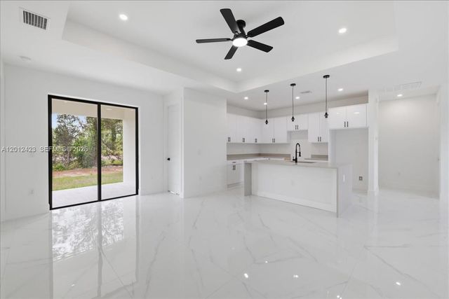 1032 CANDLELIGHT DR, Other City - In The State Of Florida, FL 33974