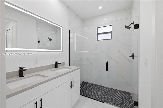 1032 CANDLELIGHT DR, Other City - In The State Of Florida, FL 33974