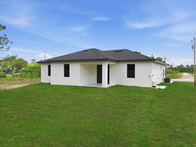 1032 CANDLELIGHT DR, Other City - In The State Of Florida, FL 33974