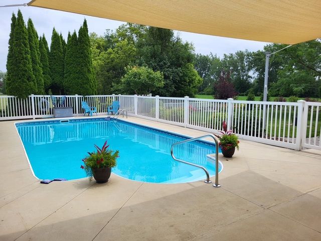 1438 Wallinda Road, Essexville, MI 48732