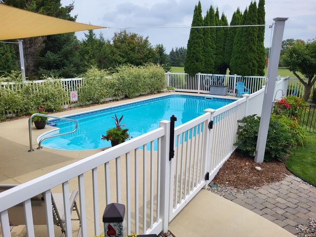 1438 Wallinda Road, Essexville, MI 48732