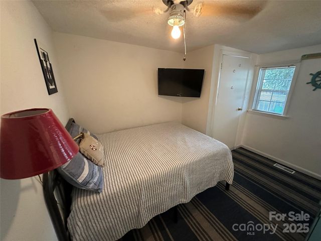 105 Marina Lane, New London, NC 28127