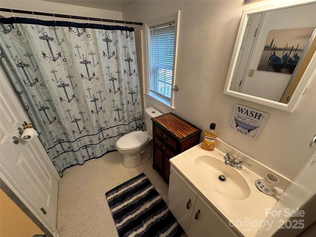 105 Marina Lane, New London, NC 28127