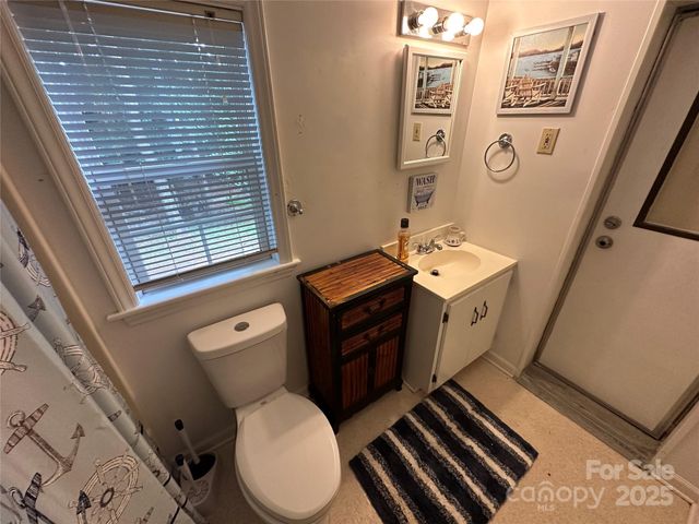 105 Marina Lane, New London, NC 28127