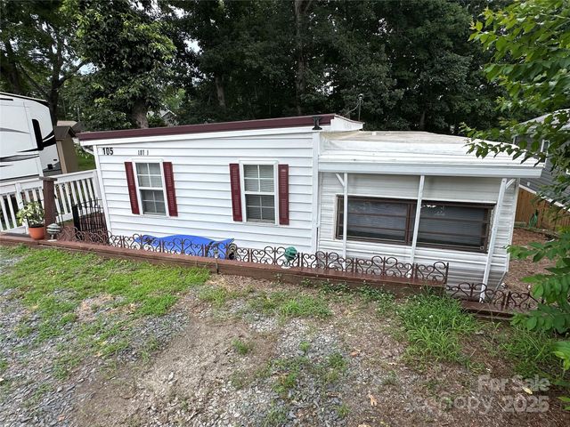 105 Marina Lane, New London, NC 28127
