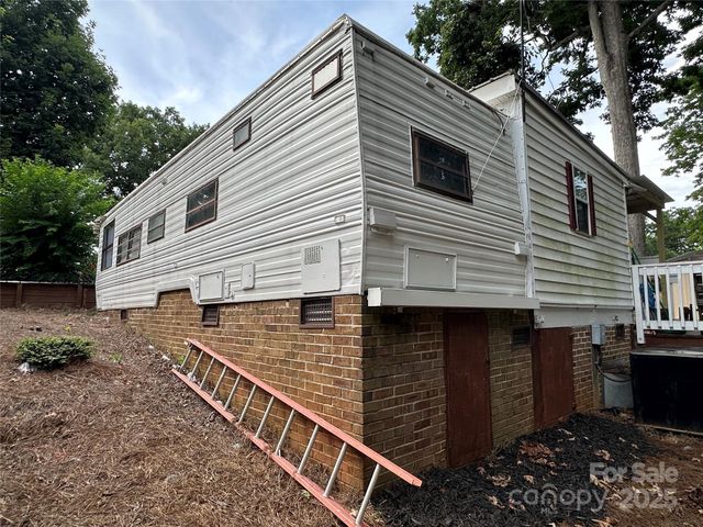 105 Marina Lane, New London, NC 28127