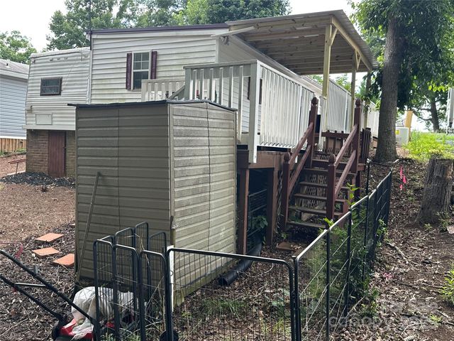 105 Marina Lane, New London, NC 28127