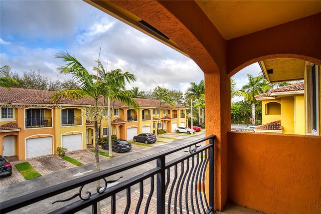 330 SW 2nd Ave 12, Hallandale Beach, FL 33009