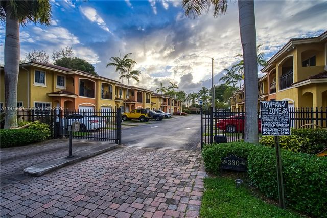 330 SW 2nd Ave 12, Hallandale Beach, FL 33009