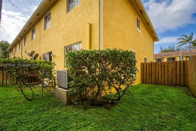 330 SW 2nd Ave 12, Hallandale Beach, FL 33009