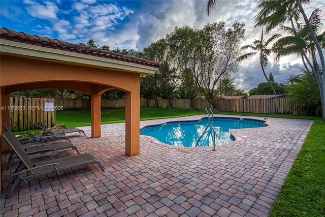 330 SW 2nd Ave 12, Hallandale Beach, FL 33009