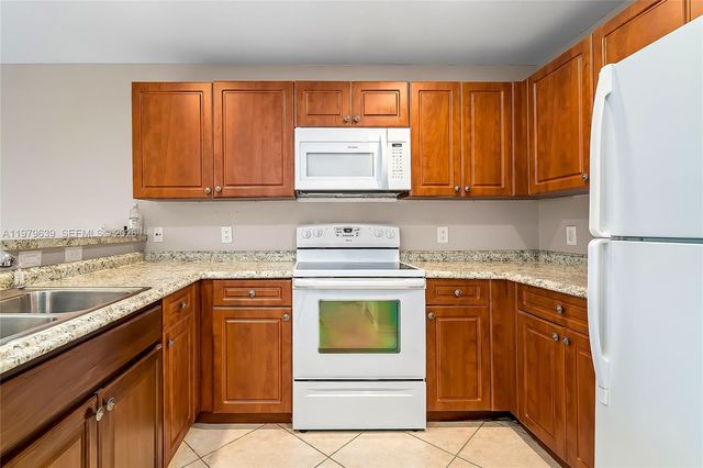 330 SW 2nd Ave 12, Hallandale Beach, FL 33009