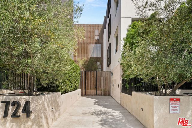 724 N Croft Avenue 301, Los Angeles, CA 90069