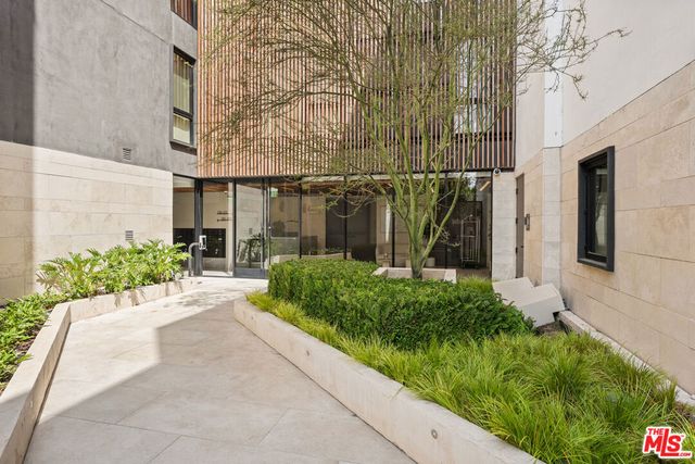 724 N Croft Avenue 301, Los Angeles, CA 90069