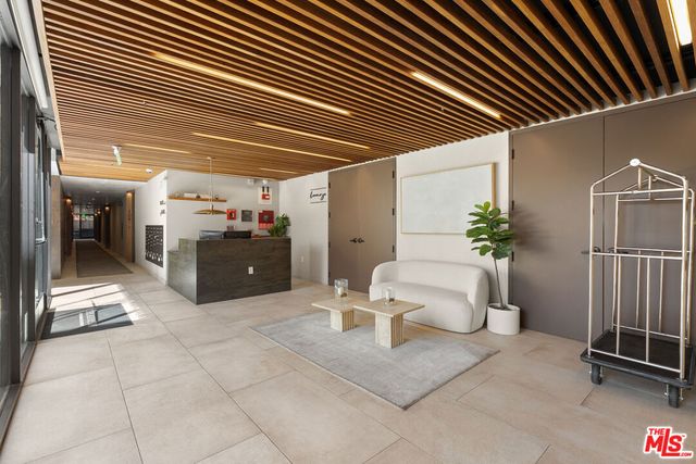 724 N Croft Avenue 301, Los Angeles, CA 90069