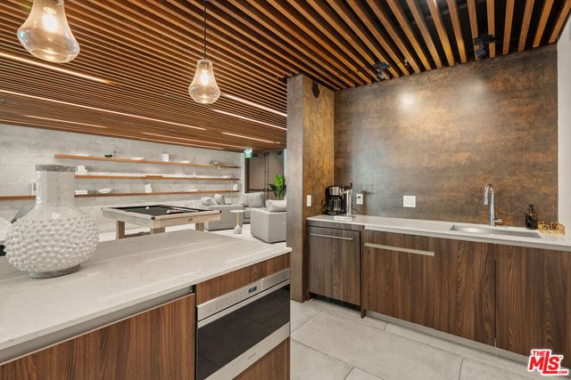 724 N Croft Avenue 301, Los Angeles, CA 90069