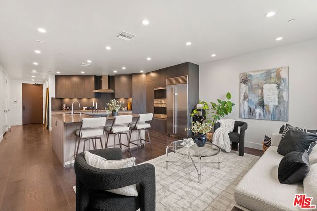 724 N Croft Avenue 301, Los Angeles, CA 90069