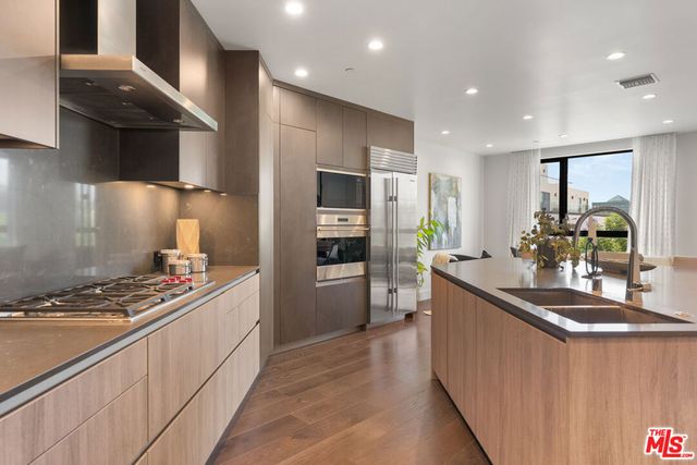 724 N Croft Avenue 301, Los Angeles, CA 90069