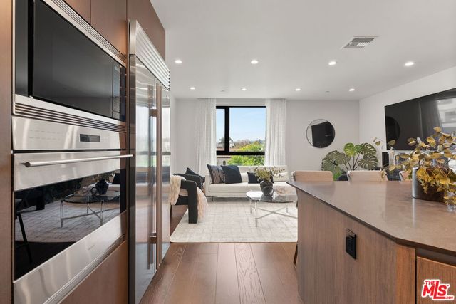 724 N Croft Avenue 301, Los Angeles, CA 90069