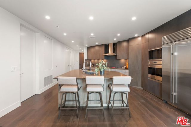 724 N Croft Avenue 301, Los Angeles, CA 90069