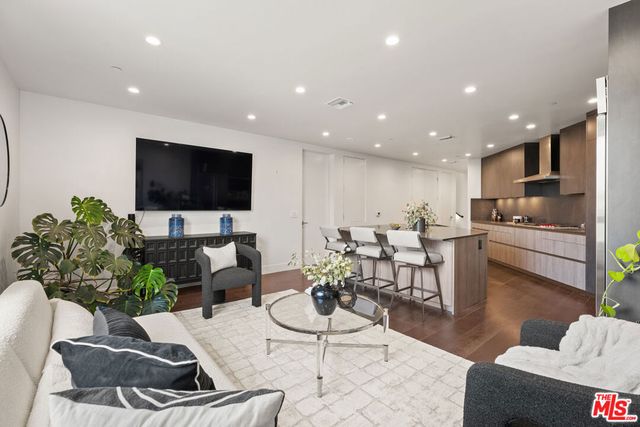 724 N Croft Avenue 301, Los Angeles, CA 90069