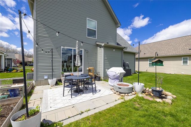 16 Parkglen Drive, Henrietta, NY 14467