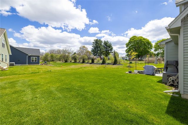 16 Parkglen Drive, Henrietta, NY 14467