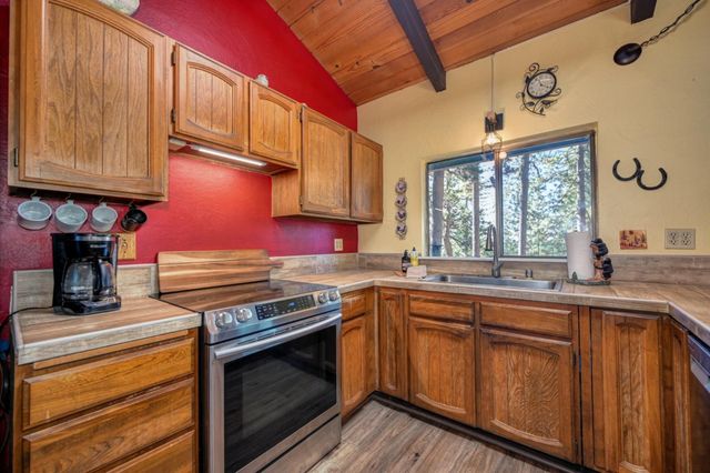 1961 Caprine Hill Trl, Pollock Pines, CA 95726