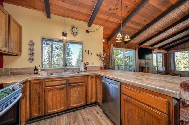 1961 Caprine Hill Trl, Pollock Pines, CA 95726