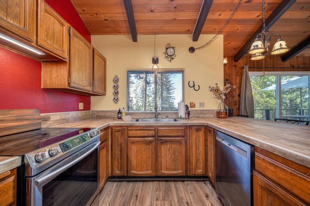 1961 Caprine Hill Trl, Pollock Pines, CA 95726