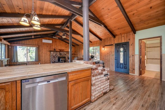 1961 Caprine Hill Trl, Pollock Pines, CA 95726