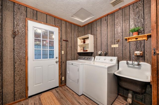 1961 Caprine Hill Trl, Pollock Pines, CA 95726