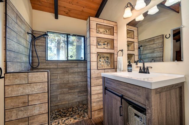 1961 Caprine Hill Trl, Pollock Pines, CA 95726