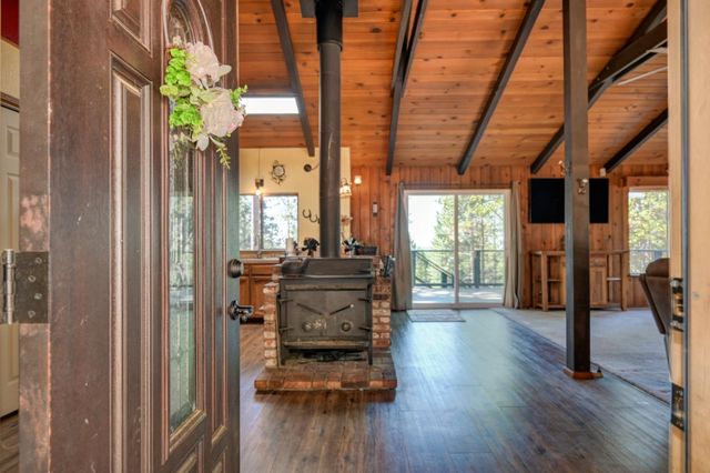 1961 Caprine Hill Trl, Pollock Pines, CA 95726